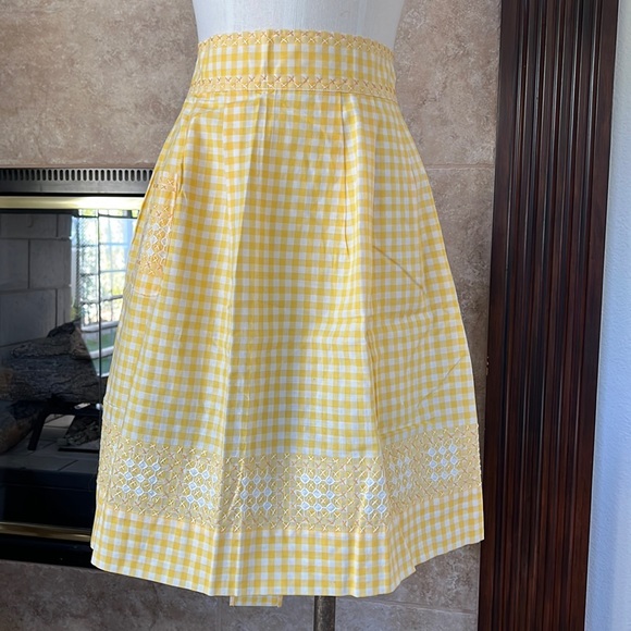 Vintage Yellow Gingham
Handmade Tie Waist Apron - Picture 2 of 8